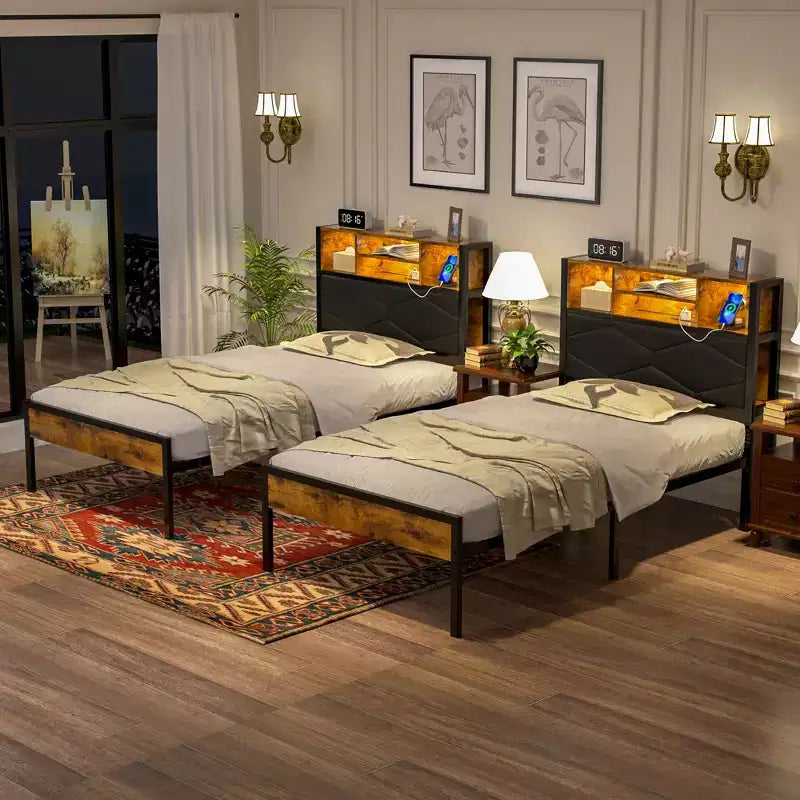 Letto imbottito con struttura in metallo, singolo/una piazza e mezza/matrimoniale, con stazione di ricarica, testiera contenitore con LED e prese USB, marrone