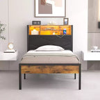 Letto imbottito con struttura in metallo, singolo/una piazza e mezza/matrimoniale, con stazione di ricarica, testiera contenitore con LED e prese USB, marrone