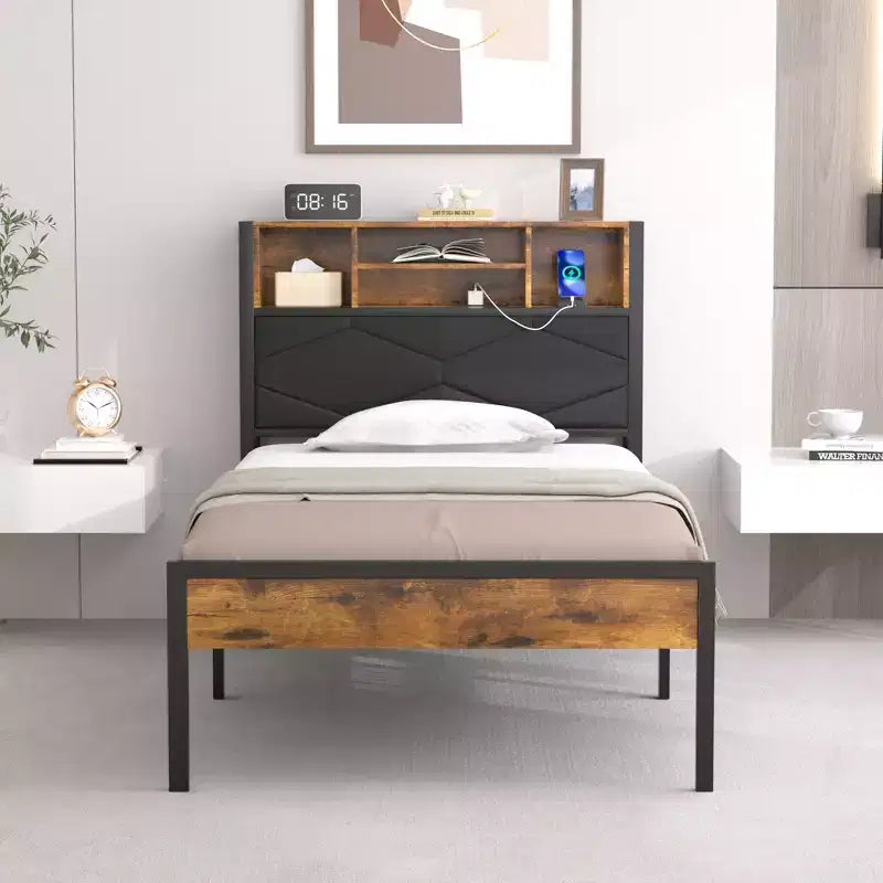 Letto imbottito con struttura in metallo, singolo/una piazza e mezza/matrimoniale, con stazione di ricarica, testiera contenitore con LED e prese USB, marrone