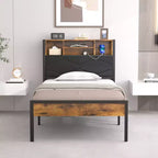 Letto imbottito con struttura in metallo, singolo/una piazza e mezza/matrimoniale, con stazione di ricarica, testiera contenitore con LED e prese USB, marrone