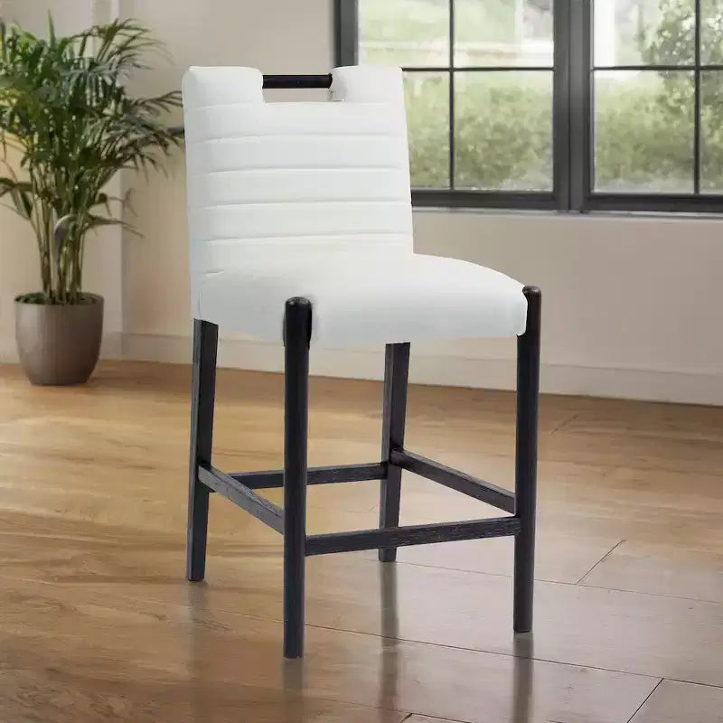 Sgabello da bancone in pelle vegana color crema