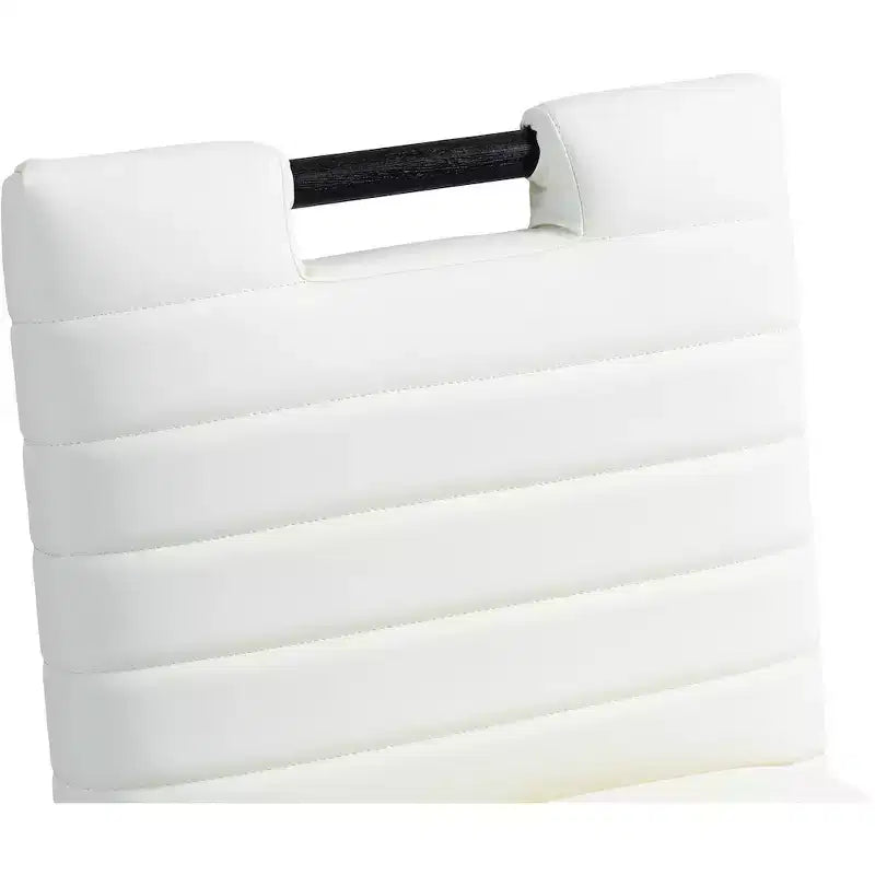Sgabello da bancone in pelle vegana color crema