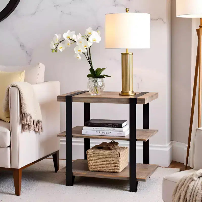 Tavolino finale Modesto largo 27" a 2 ripiani con cinturino in metallo, legno - Alaterre Furniture: Design industriale rustico, struttura nera