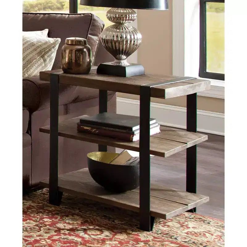 Tavolino finale Modesto largo 27" a 2 ripiani con cinturino in metallo, legno - Alaterre Furniture: Design industriale rustico, struttura nera